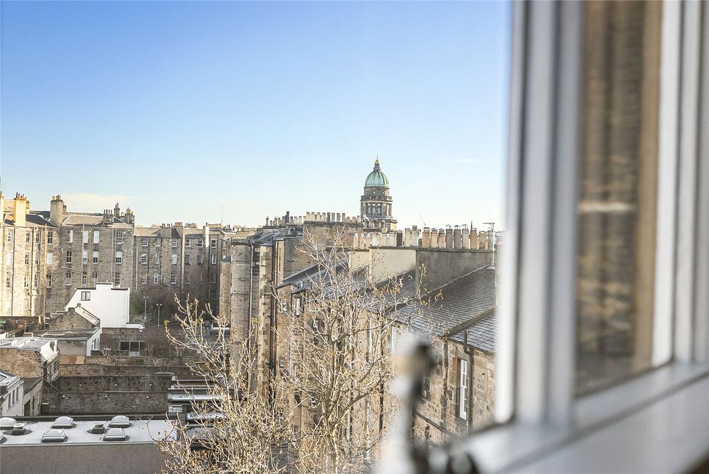 Property photo 3 of 37 5/4 Melville Cres