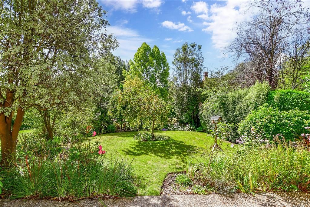 Property photo 1 of 12 Front Garden