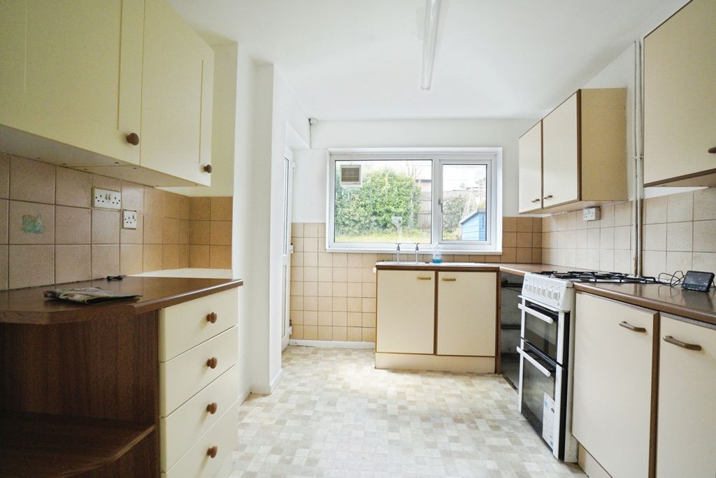 Property photo 2 of 20 Kitchen