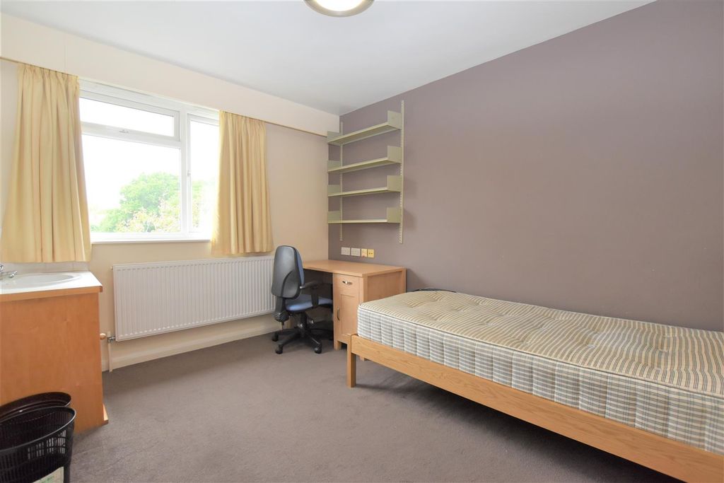 Property photo 1 of 7 Room 40 Martindale (1).Jpg