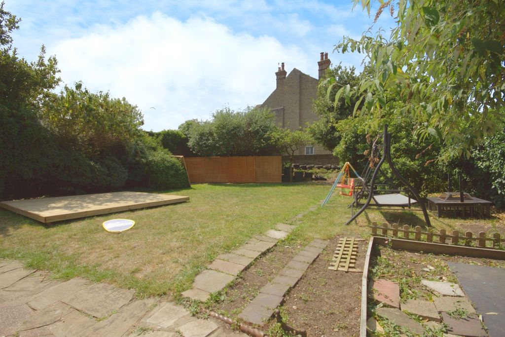 Property photo 2 of 18