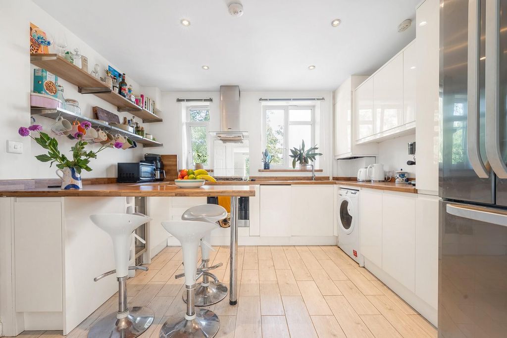 Property photo 1 of 12 Kitchen.Jpg