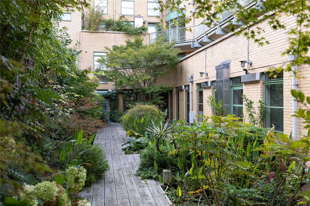 Property photo 2 of 27 Picture No. 41