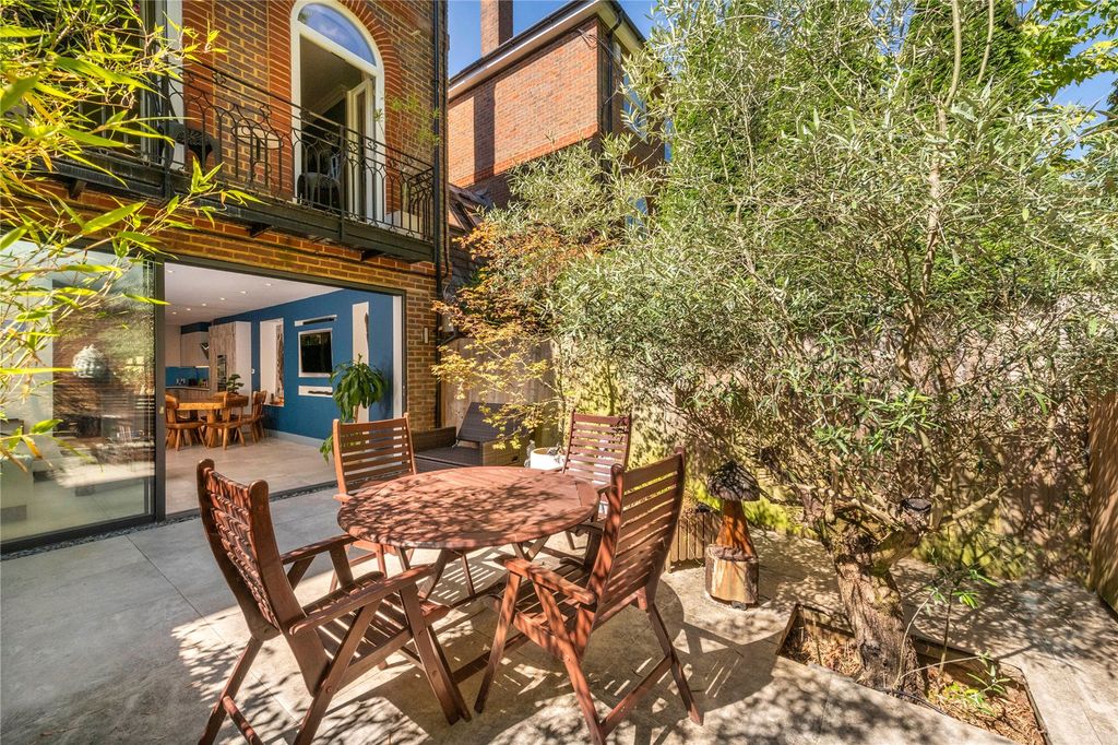 Property photo 1 of 8
