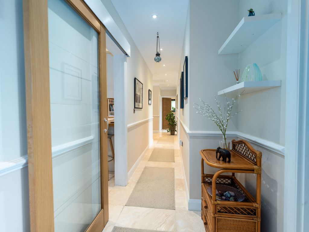 Property photo 3 of 29 B0031211