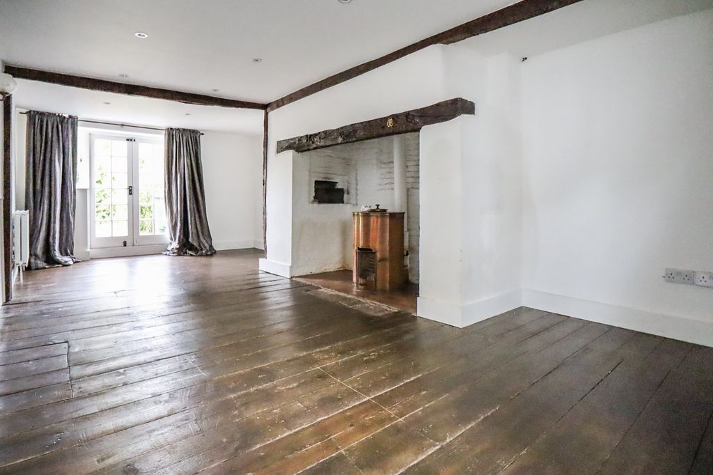 Property photo 2 of 9