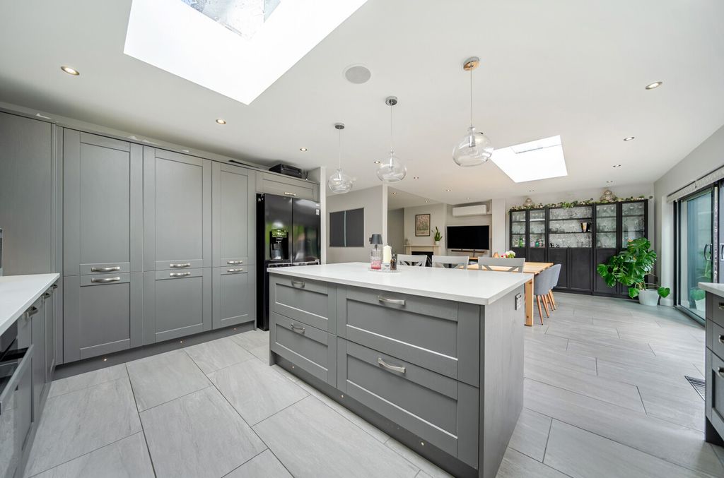 Property photo 3 of 33 1469303-15-6A2048...