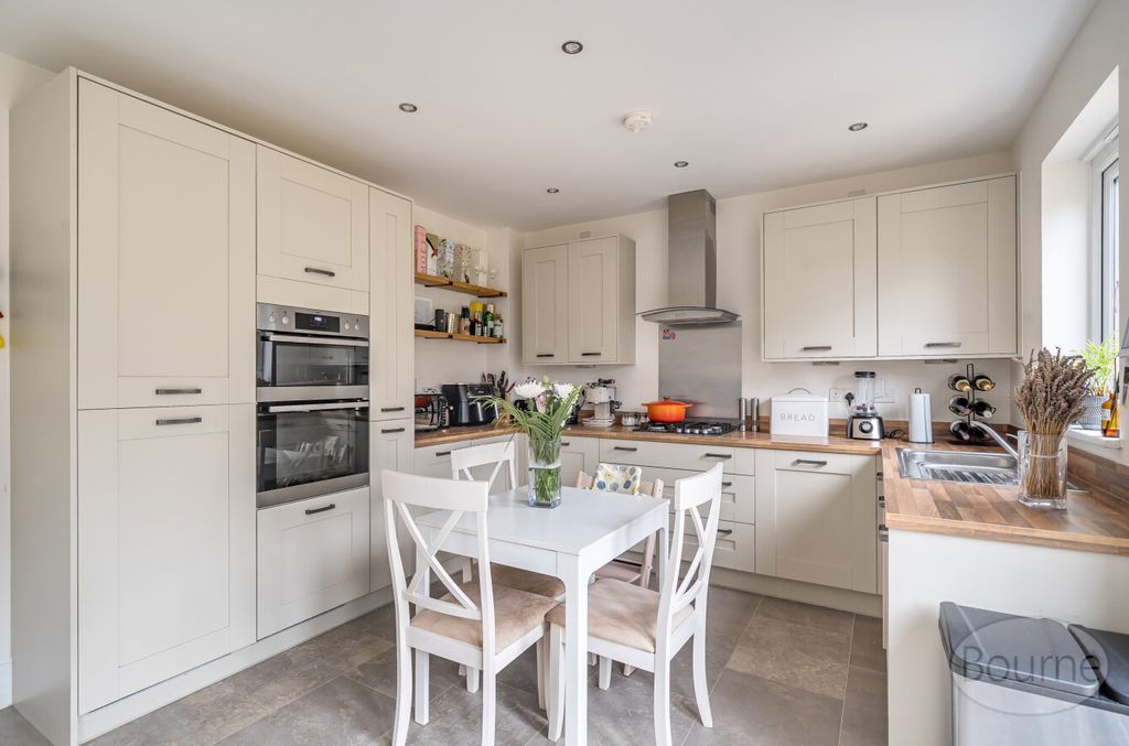 Property photo 3 of 16 3A6Ecaae-Bce9-406...