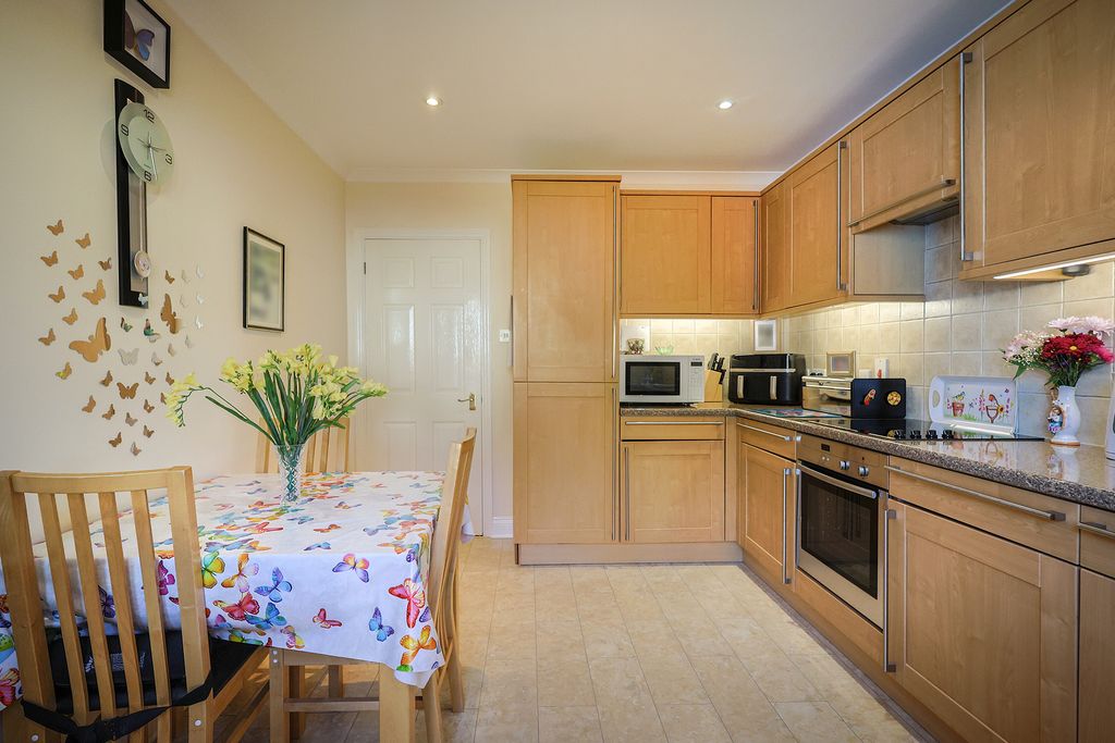 Property photo 3 of 18 Photo 2