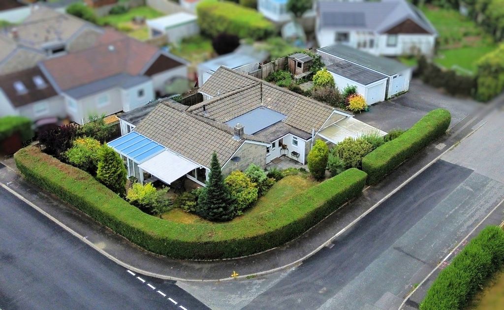Property photo 1 of 32