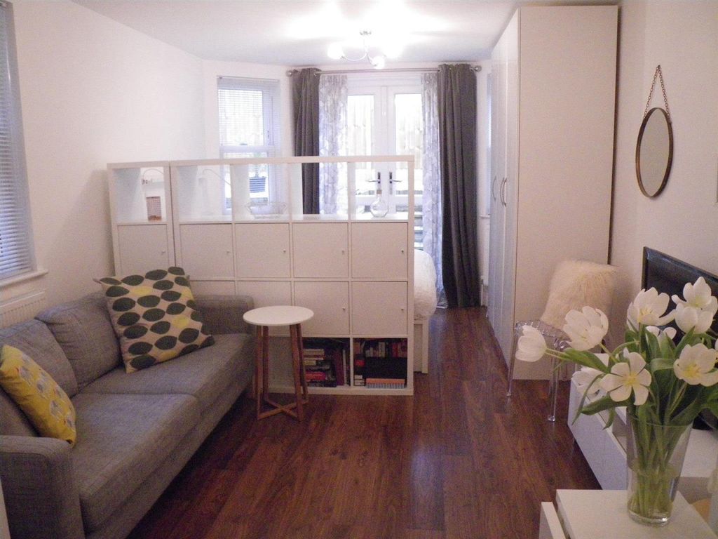 Property photo 1 of 13 Lounge Area