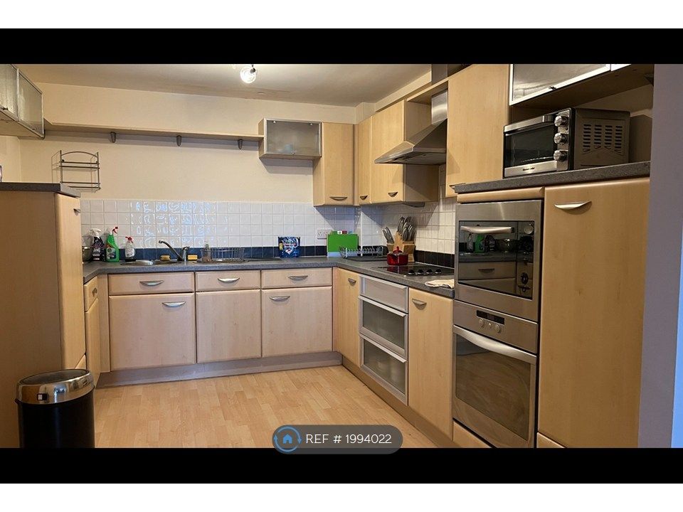 Property photo 3 of 8 Kitchen