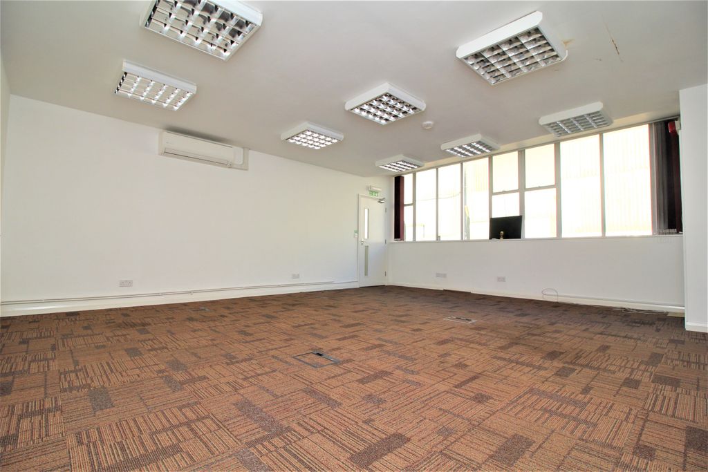 Property photo 1 of 7 Photo