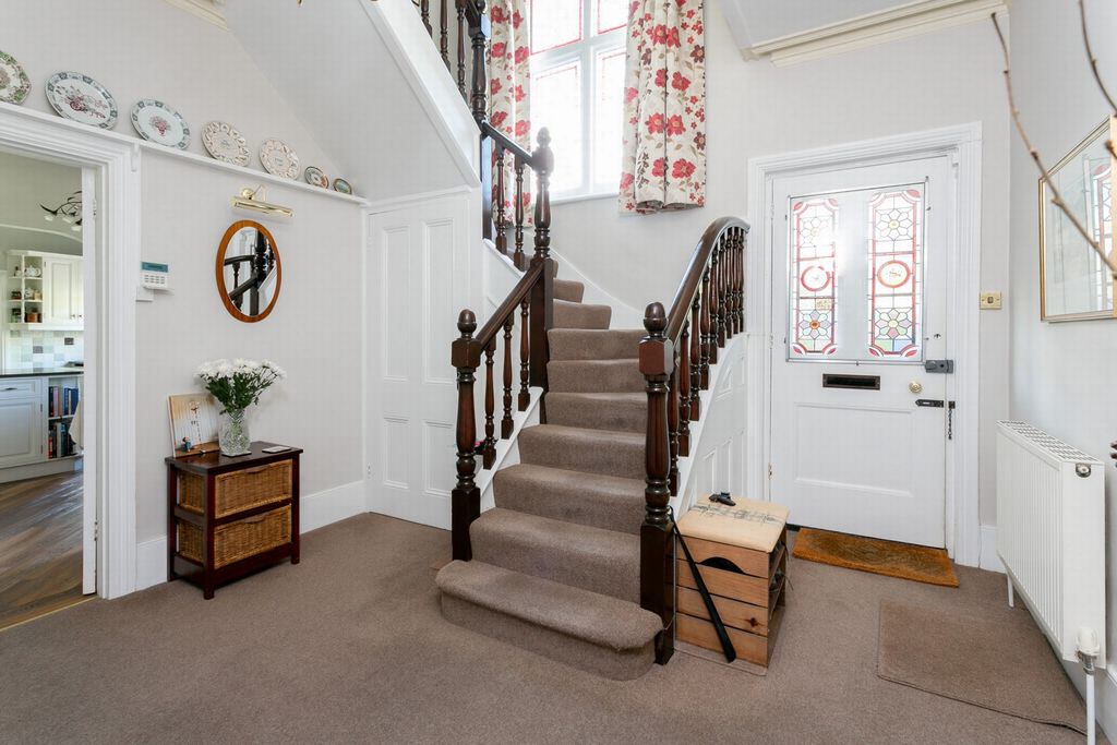 Property photo 3 of 32 Entrance Hall