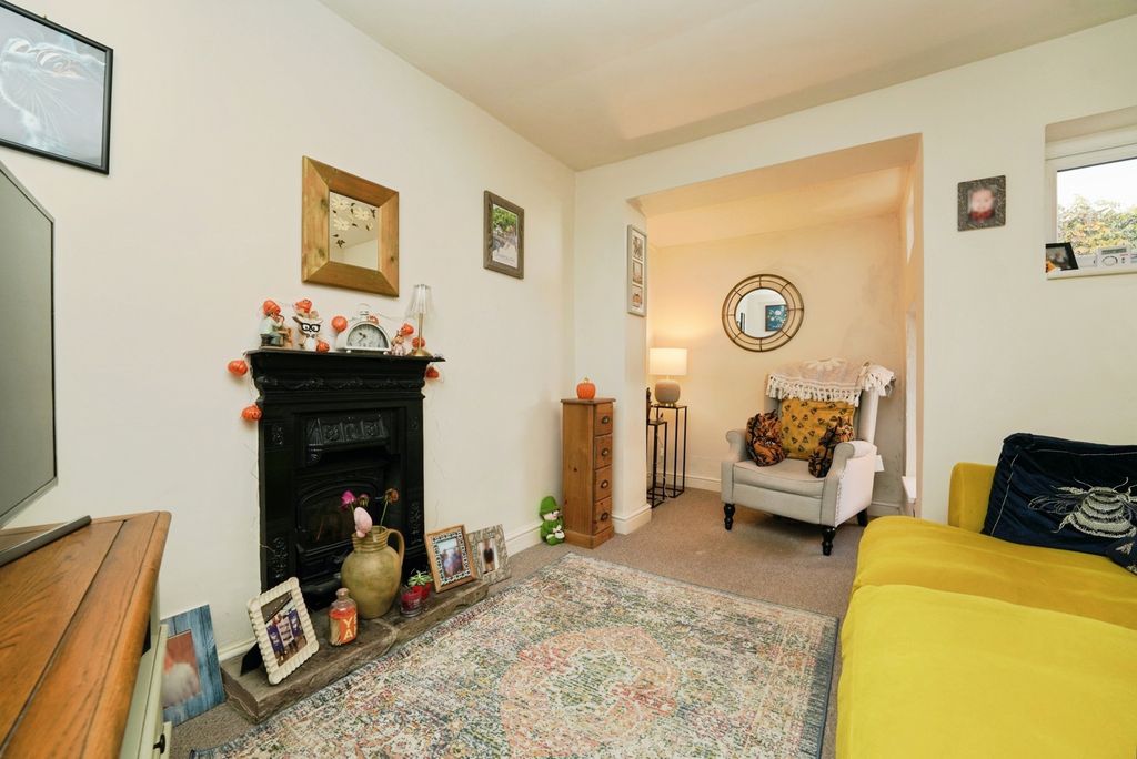 Property photo 3 of 17 Photo