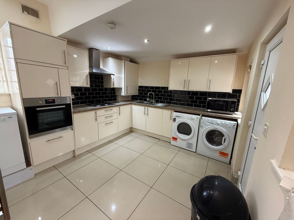 Property photo 3 of 17 Modern Fitted Kitchen With Cream Gloss Cabinets, B...