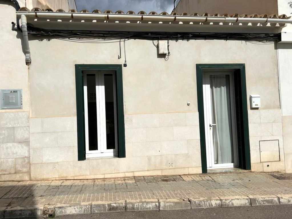 Property photo 2 of 11 2  82561.Jpeg