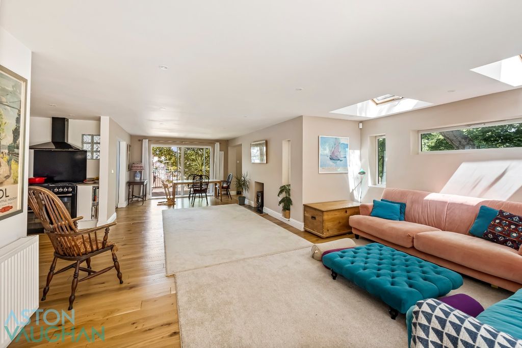 Property photo 3 of 32 5162584