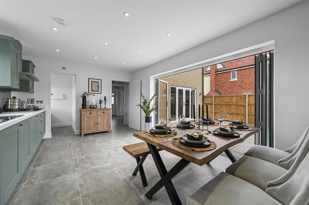 Property photo 3 of 20 Ht-Rose-Lawfordgreen-16.Jpg