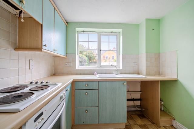 Property photo 2 of 19 Kitchen