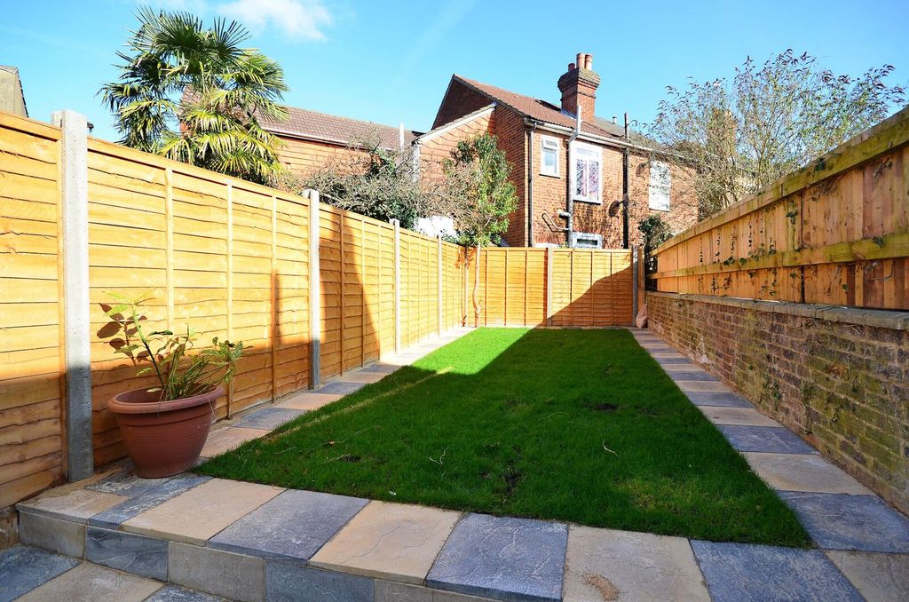 Property photo 2 of 8