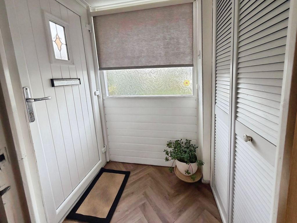Property photo 2 of 18 Entrance Hall