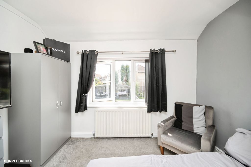 Property photo 2 of 37