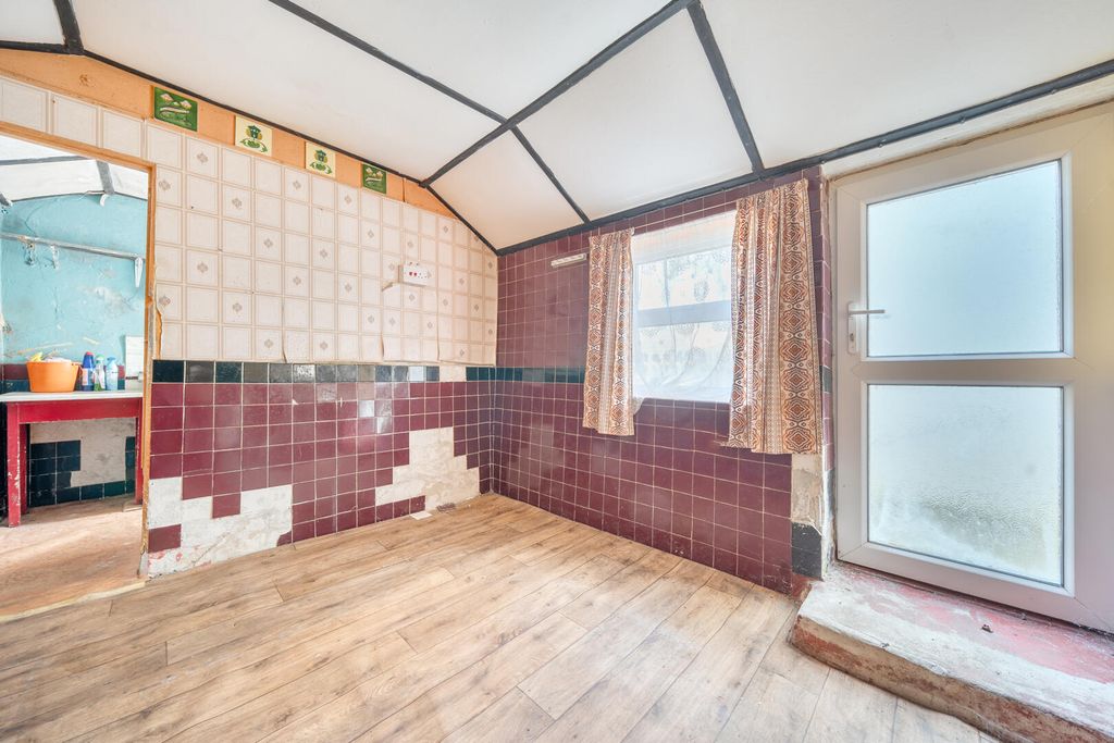 Property photo 3 of 12 Utility Room