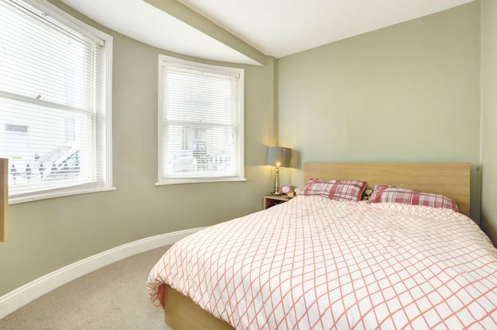 Property photo 3 of 11