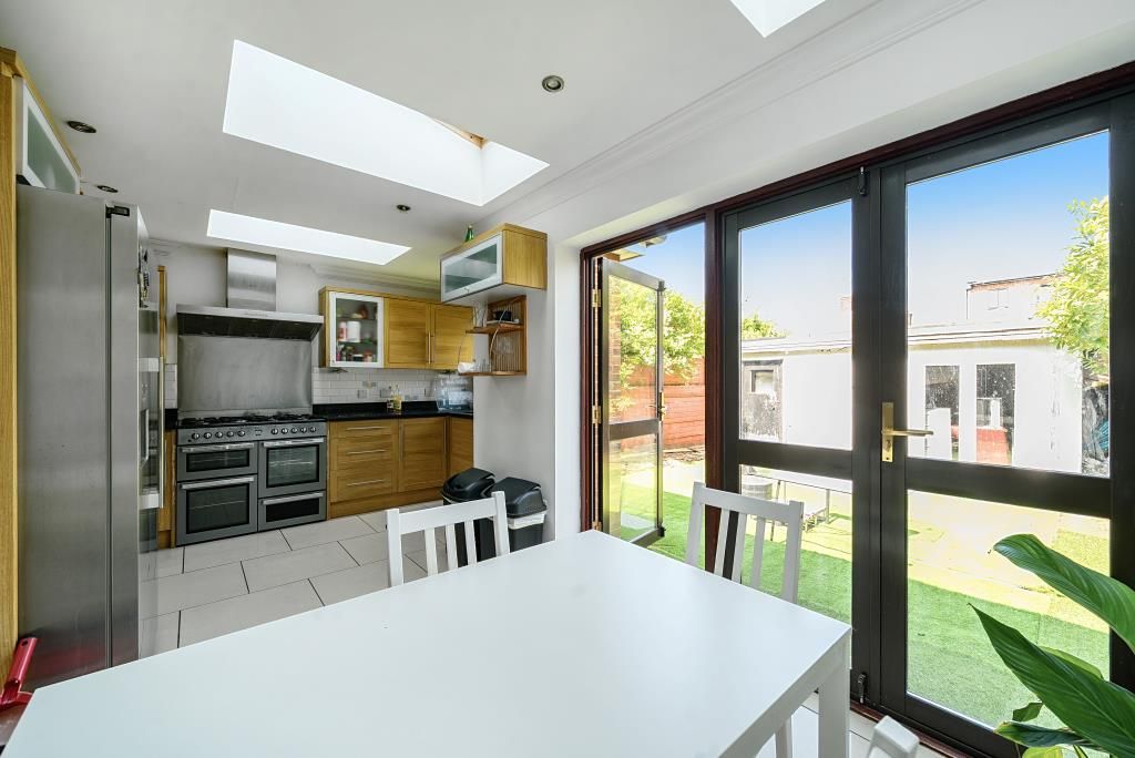 Property photo 2 of 18 Kitchen