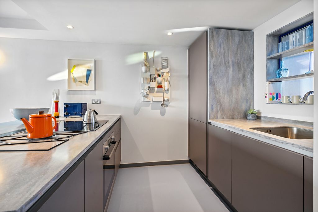 Property photo 2 of 24