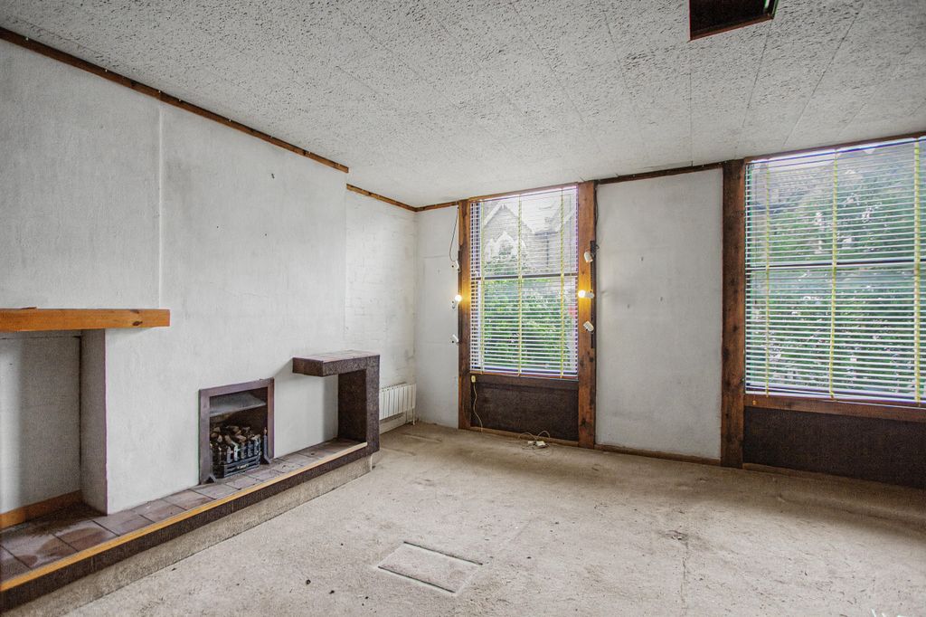 Property photo 2 of 17 Flat B, 56 Avenell Road, Highbury, London N5 1Dr