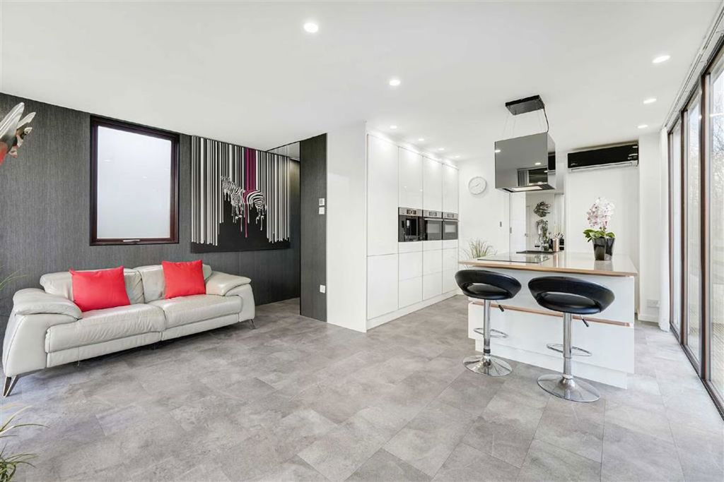 Property photo 3 of 8