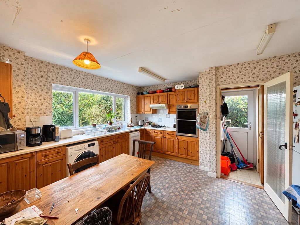 Property photo 3 of 23 Kitchen/Breakfast Room