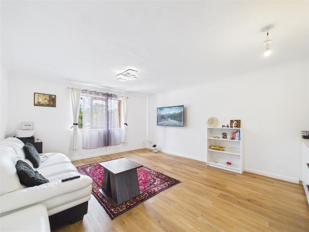 Property photo 3 of 5