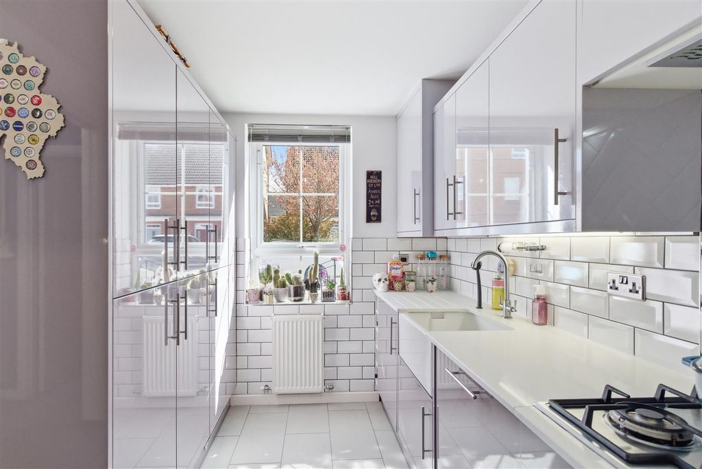 Property photo 3 of 23 11 Brompton Park7.Jpg