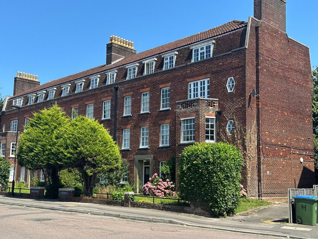 Property photo 1 of 18