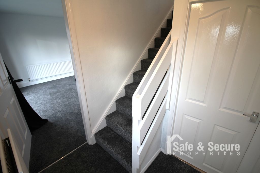 Property photo 2 of 15 Entrance Hall