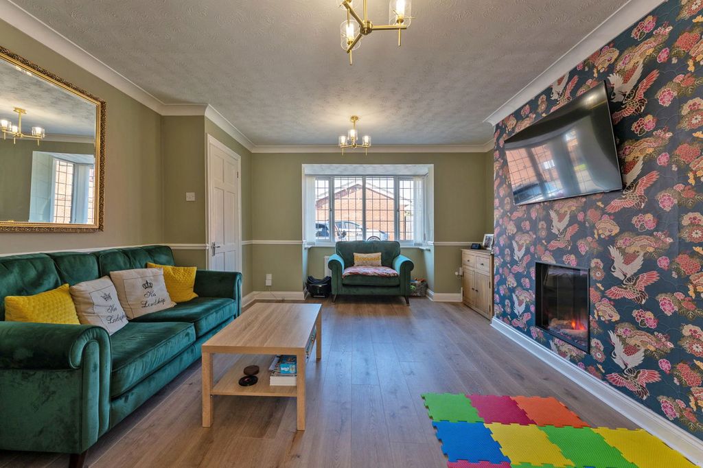 Property photo 3 of 18