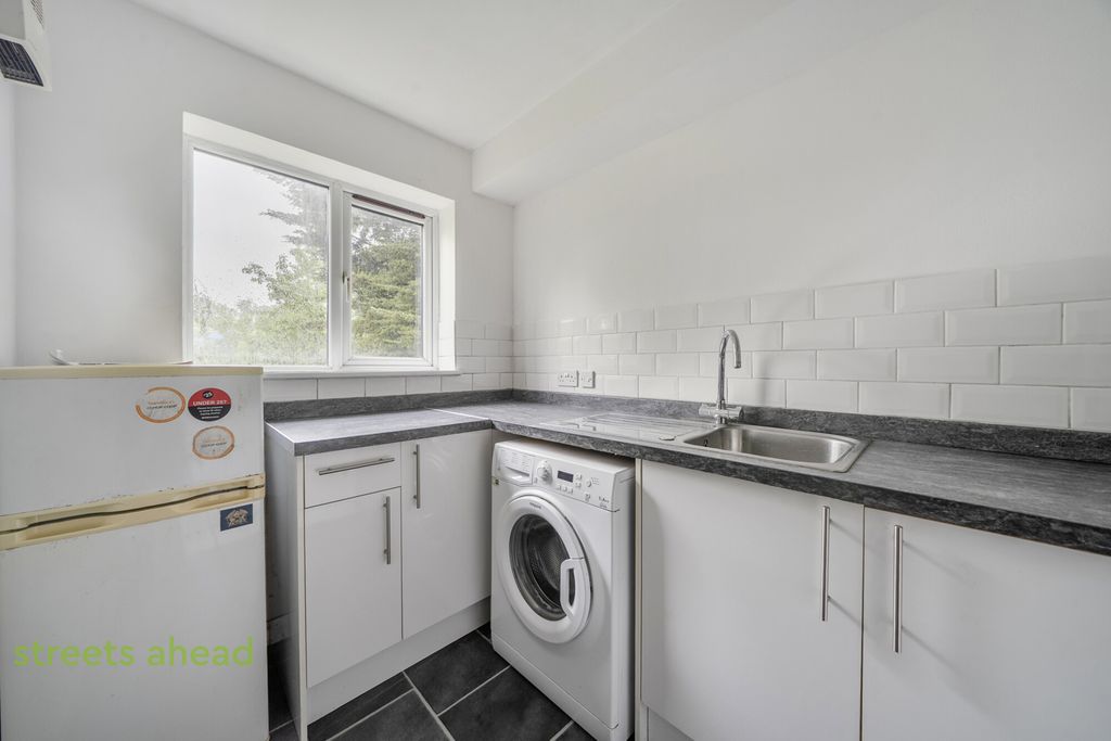 Property photo 3 of 13 53520677-E2Fc-4A6...