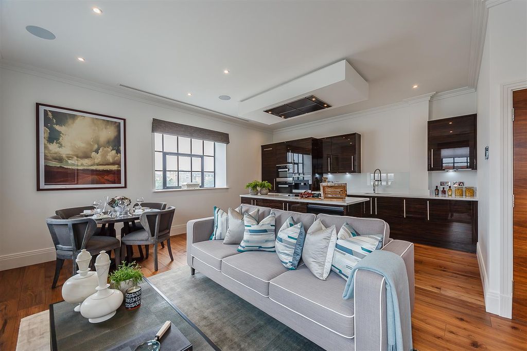 Property photo 3 of 31 8316099-Interior44.Jpg