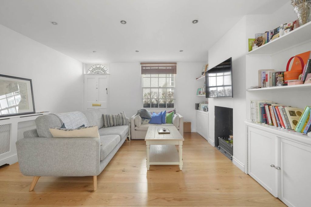 Property photo 2 of 11