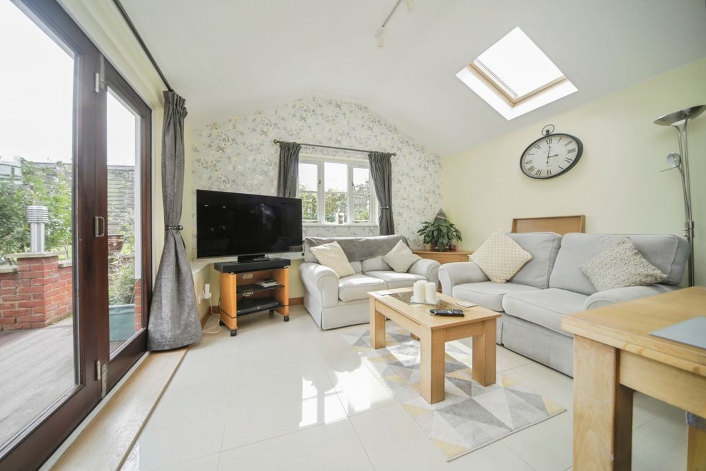 Property photo 3 of 32 Pbox-Img.Jpg