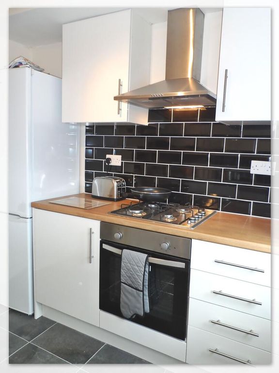 Property photo 3 of 5 Kitchen