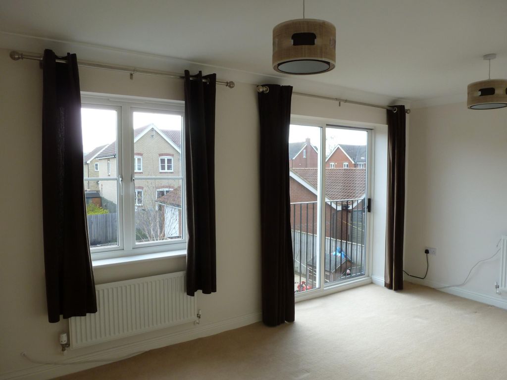 Property photo 2 of 7 Living Room