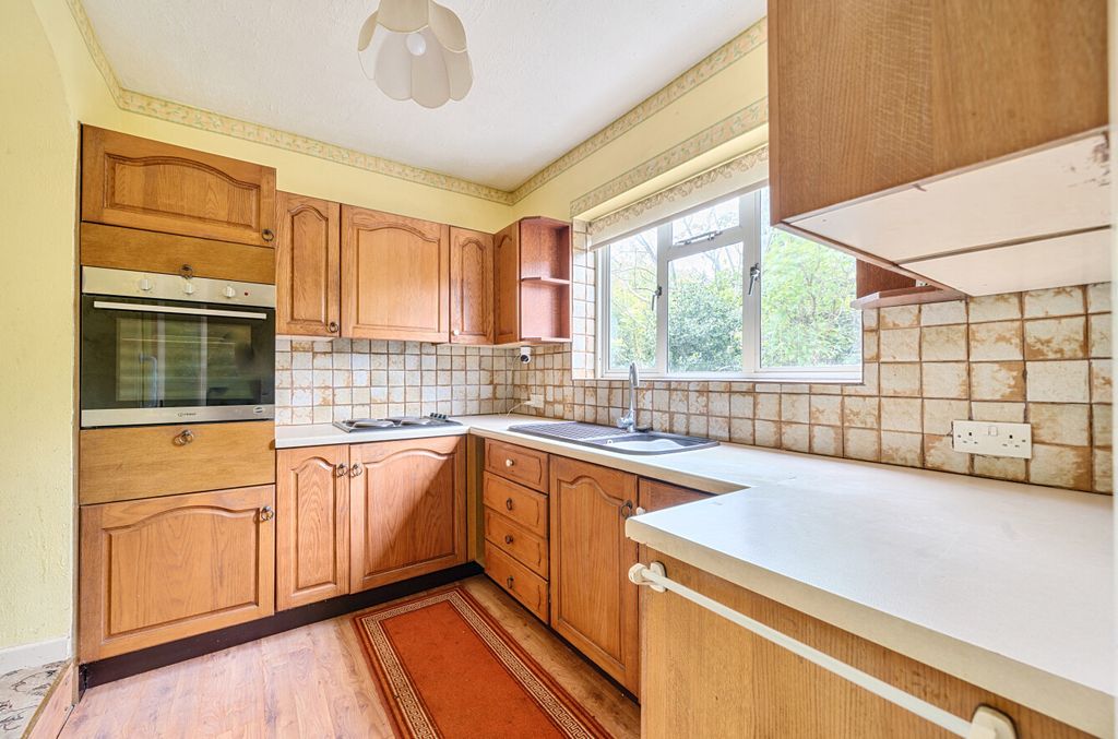Property photo 3 of 13 13-6819ce9976454-...