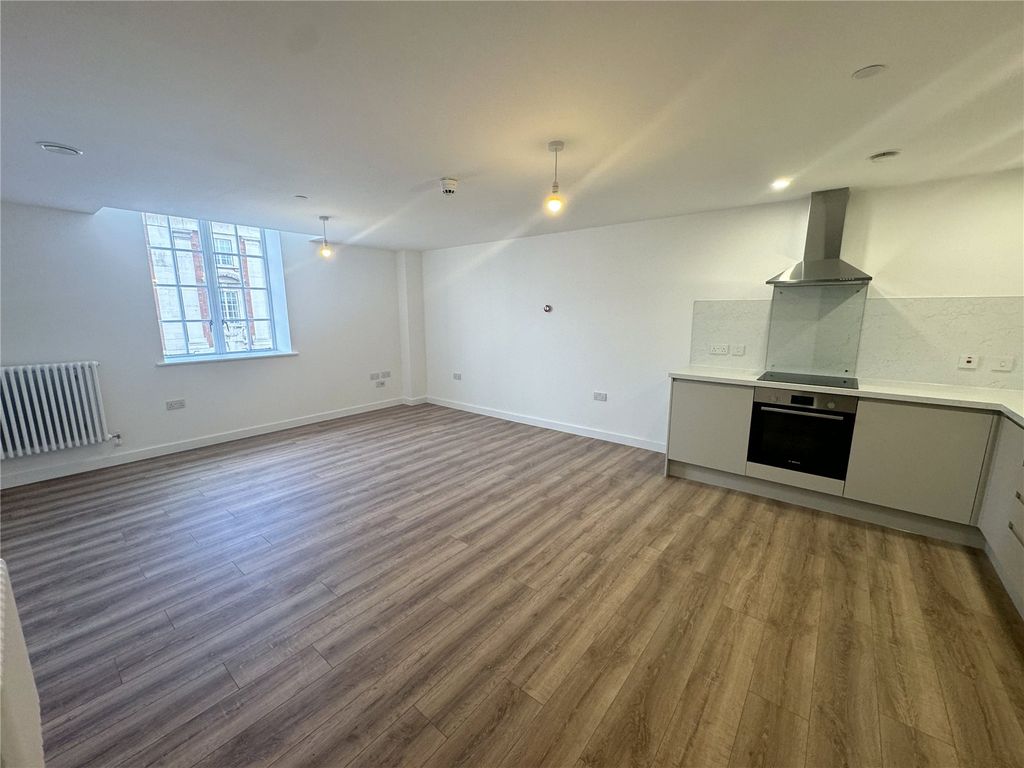 Property photo 3 of 11 Flat 201