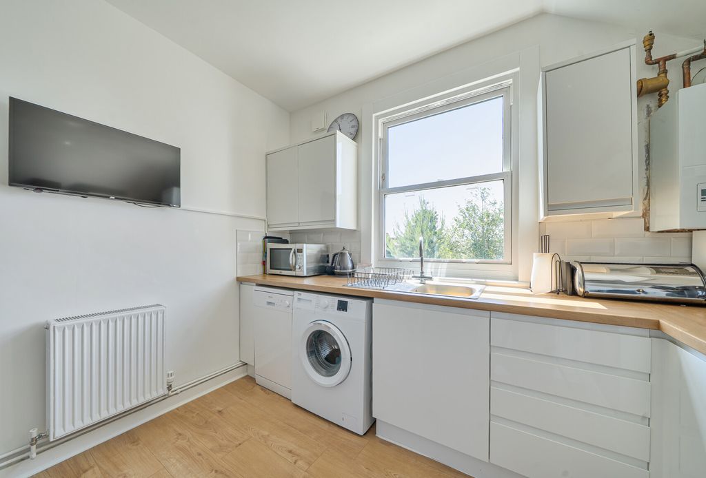 Property photo 3 of 14 1465663-14-6A157d...