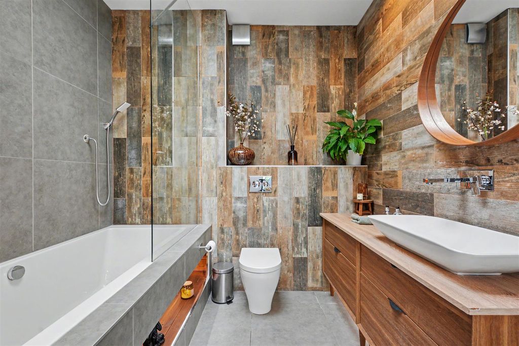 Property photo 3 of 30 Bathroom_3.Jpeg