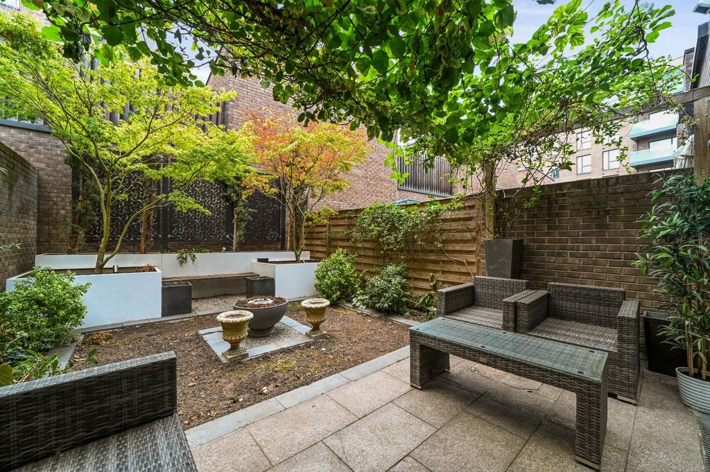 Property photo 3 of 23 Garden